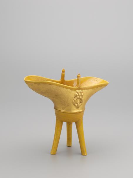 乾隆款黄釉涂金爵