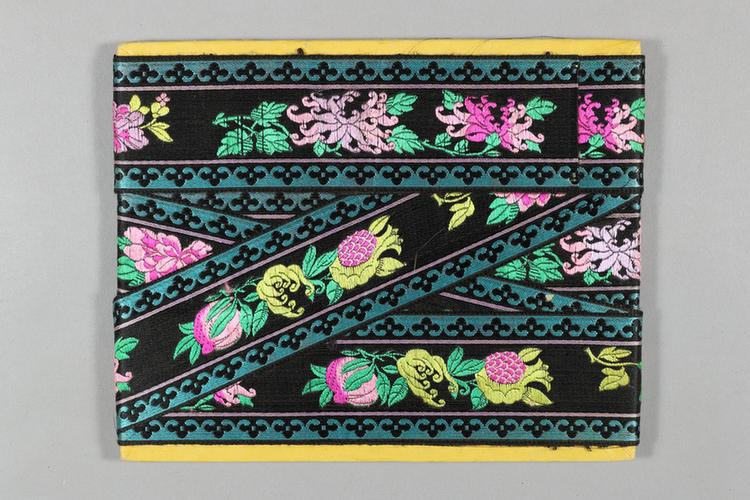 元青色缎地三多牡丹菊纹绦