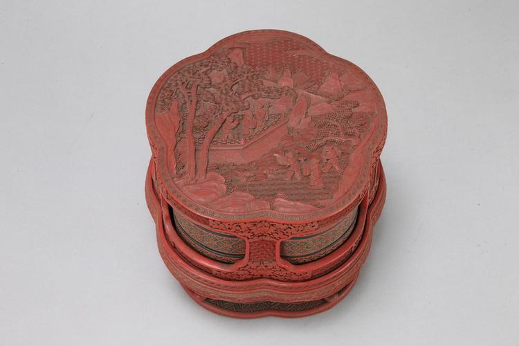 剔红山水人物图缠枝莲纹梅花式二层套盒