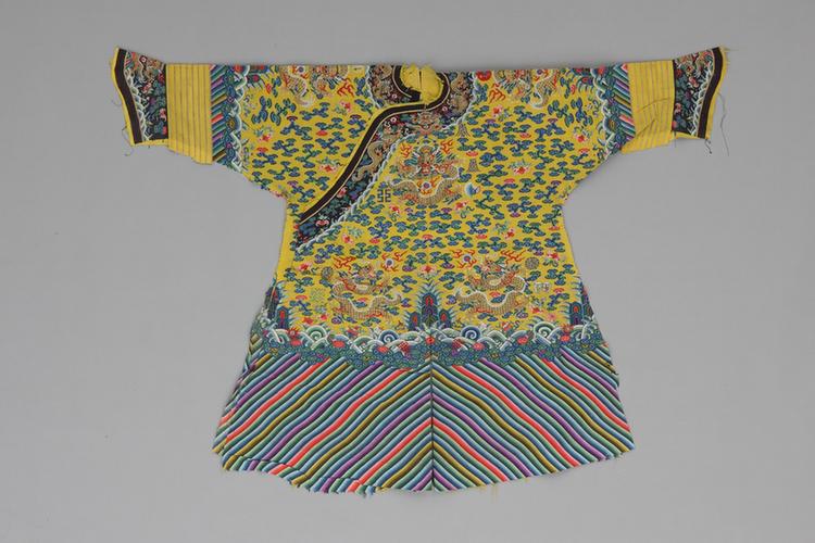 明黄色缂丝彩云蝠金龙纹龙袍拆片