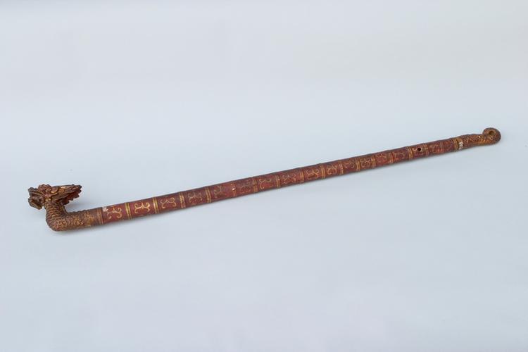 竹红漆描金朵莲纹龙形笛