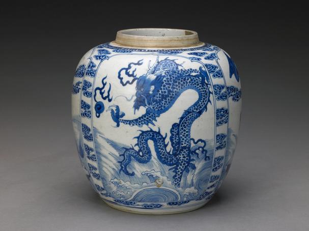 青花开光鱼龙变化图罐