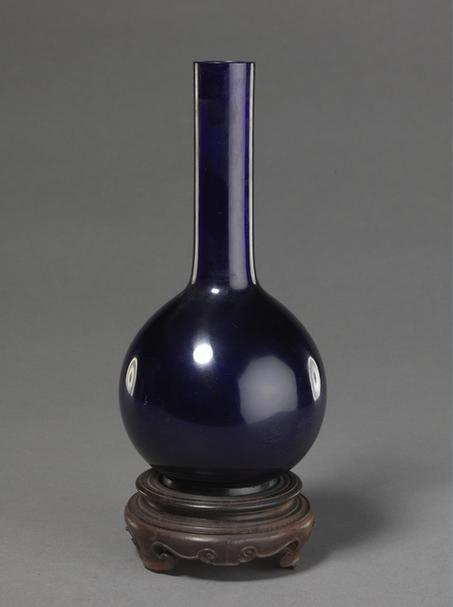 雍正款蓝色玻璃光素直口瓶