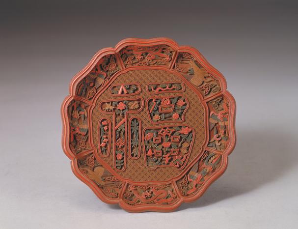 剔彩龙凤集福葵瓣式盘