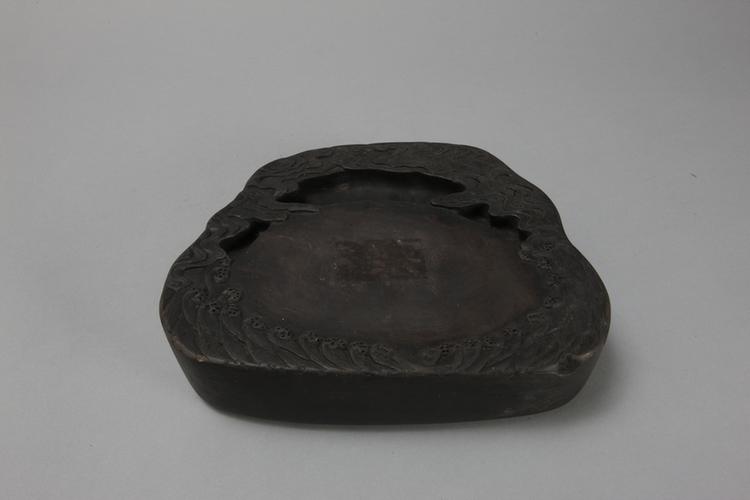 端石雕云水纹随形砚