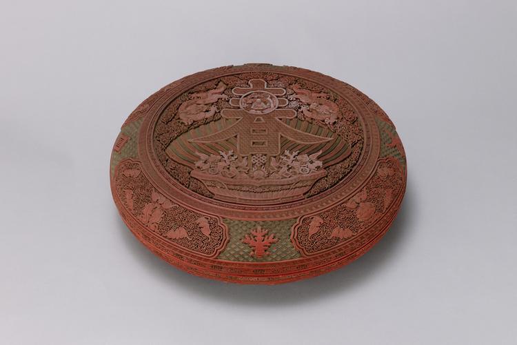 剔红寿春图开光云蝠纹圆盒