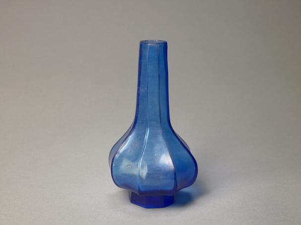 咸丰款蓝色玻璃光素直口八棱瓶