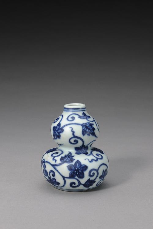 青花缠枝莲花纹葫芦瓶