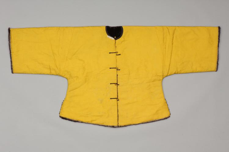 明黄色团龙纹暗花江绸水獭皮马褂