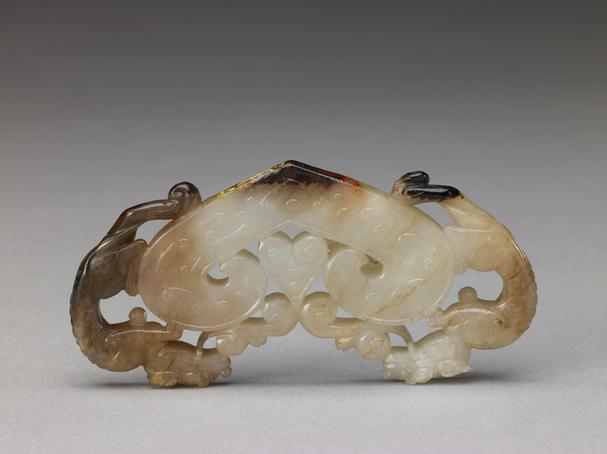 白玉镂雕双螭纹鸡心佩