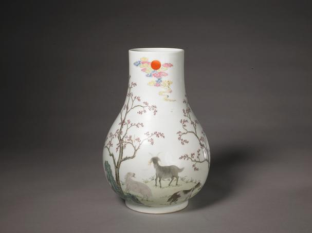 慎德堂款粉彩三阳开泰图瓶