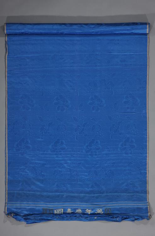 月白色锦地大花纹缎