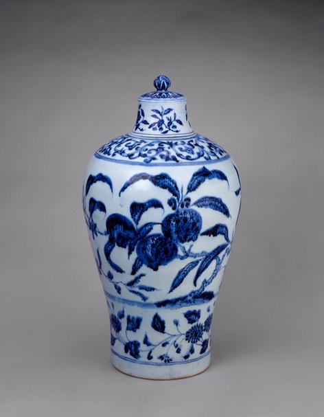 青花花果纹梅瓶