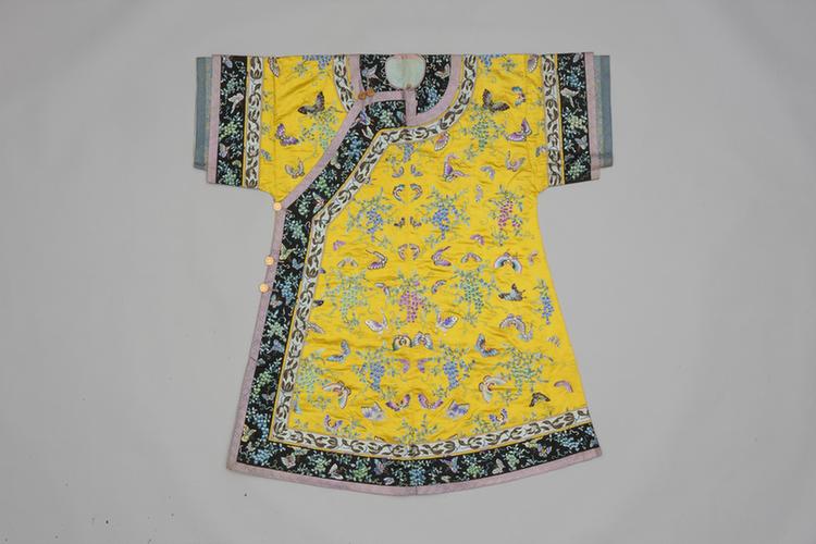 明黄色缎绣藤萝纹夹衬衣