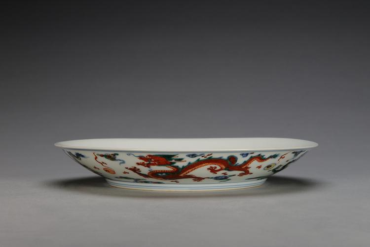 雍正款五彩云龙纹盘