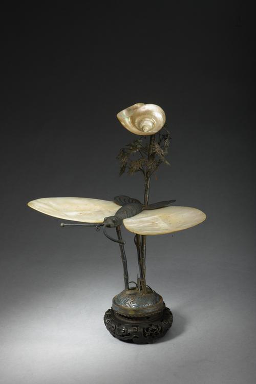 银竹叶镶螺钿蝴蝶海螺烛台