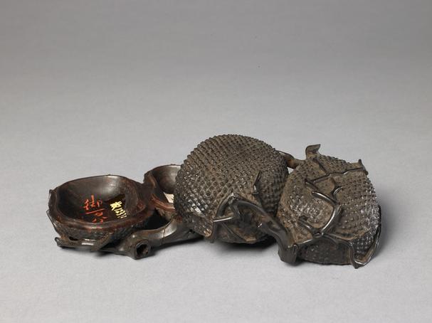 紫檀雕荔枝式盒