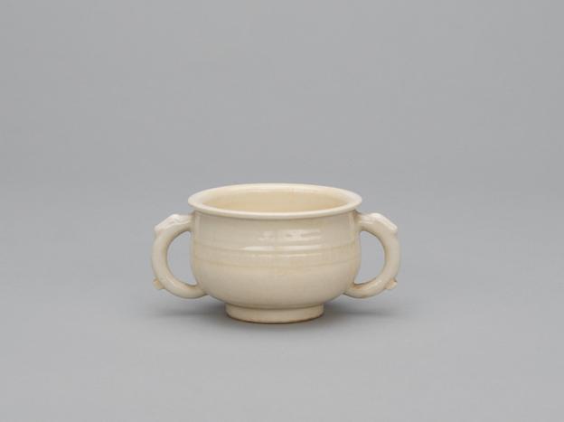 宿州窑白釉弦纹双耳炉