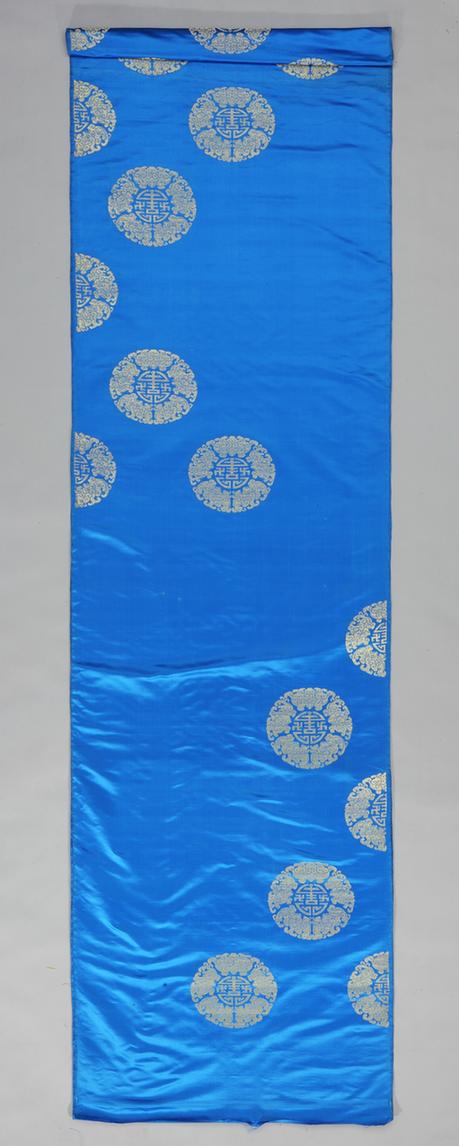 深月白色五福捧寿纹织金缎