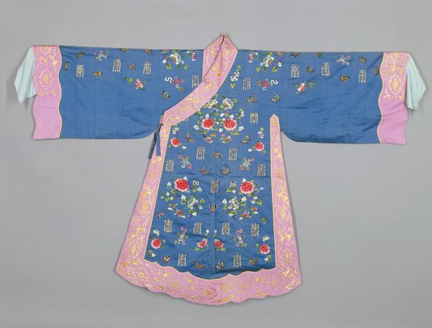 品月色缎绣牡丹蝶金团寿字纹花神衣