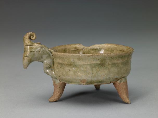 青釉带柄三足灯