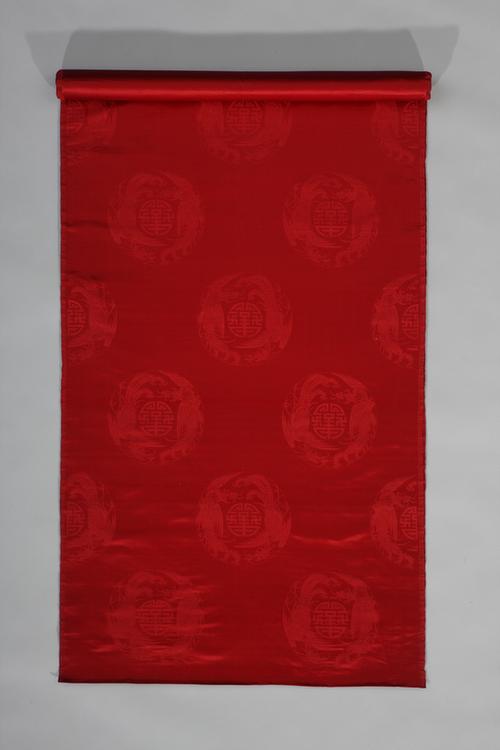 枣红色团双凤寿字纹暗花缎