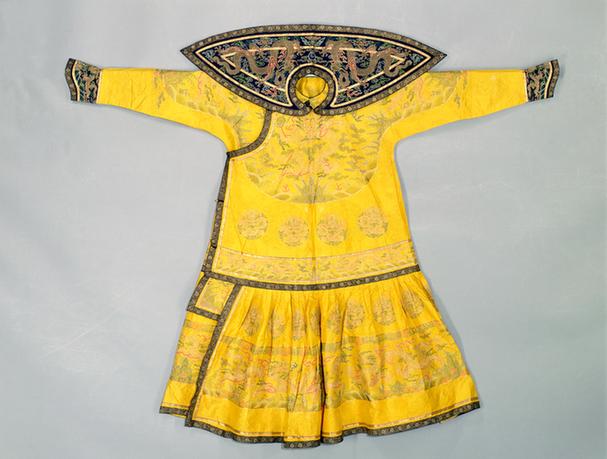 明黄色纱钉线绣彩云金龙纹男单朝袍