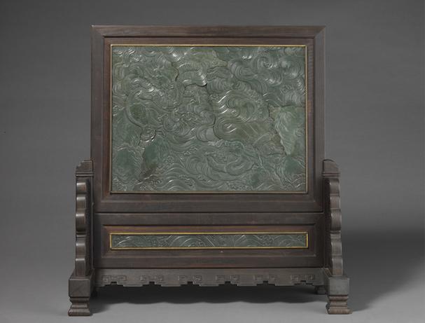 紫檀木边座碧玉云龙纹插屏