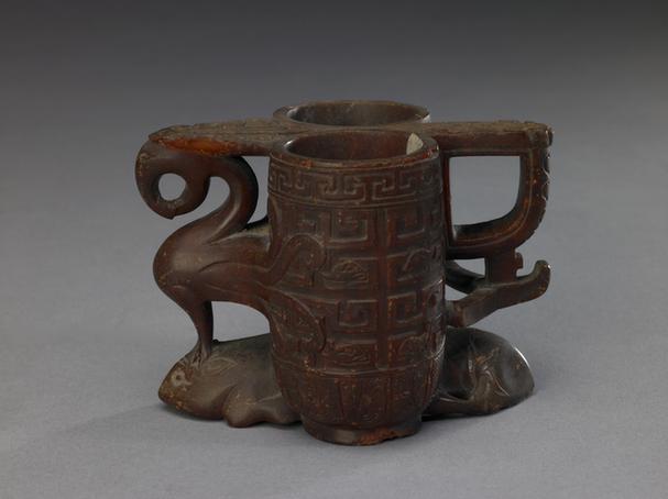 蜜蜡凫兽纹双杯