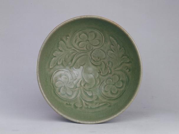 耀州窑青釉刻花婴戏纹碗