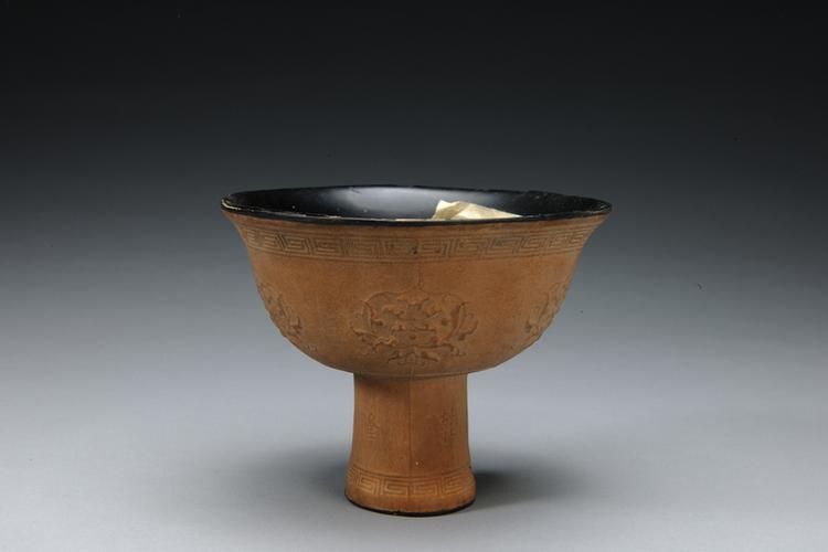 乾隆款匏制朵莲纹高足碗