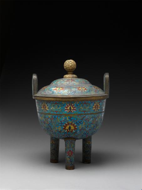 乾隆款掐丝珐琅缠枝莲纹朝天耳圆足盖炉