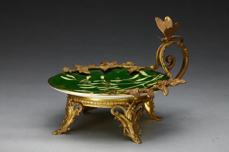 洋瓷浅蓝绿彩描金花镶口足盘