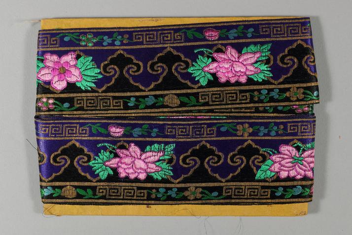 宝蓝色缎地时花牡丹云头纹绦