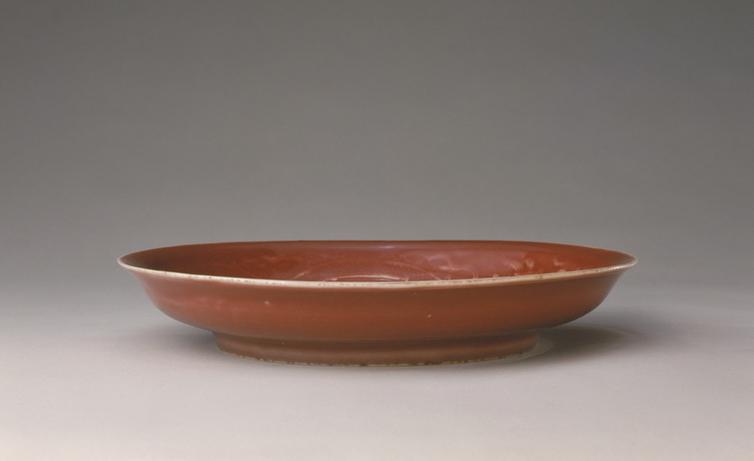 红釉印、划花云龙纹盘