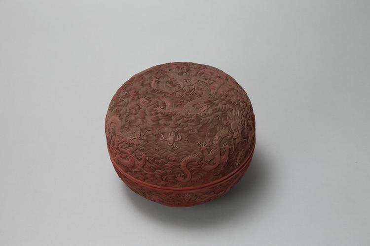 剔红海水龙珠纹圆盒