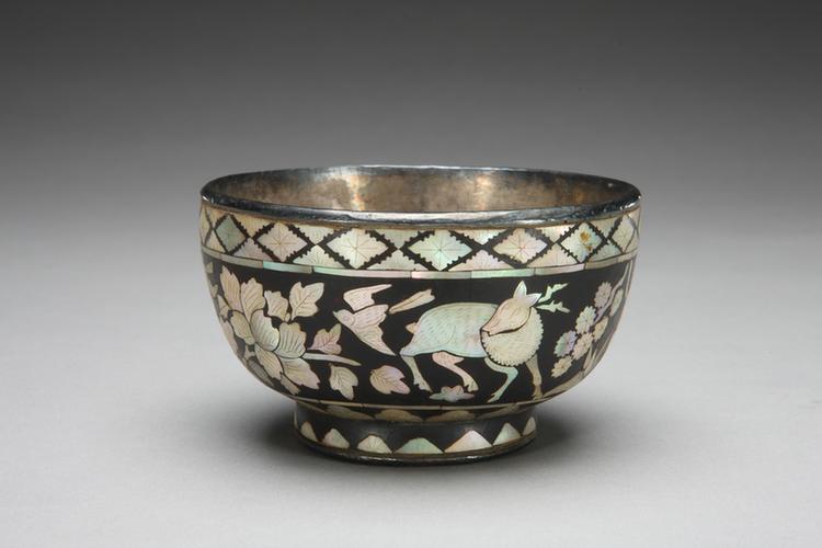 黑漆嵌螺钿花鸟图银里碗