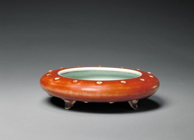 雍正款祭红釉鼓钉三足扁肚洗