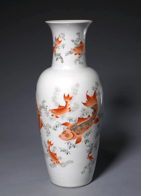 矾红彩鱼藻纹瓶