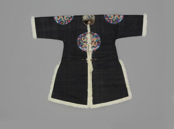 石青色缂丝四团彩云金龙纹狐皮衮服