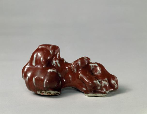 鲜红釉宿鹅形笔山