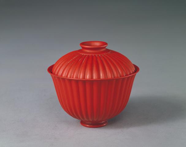 脱胎朱漆菊瓣式盖碗