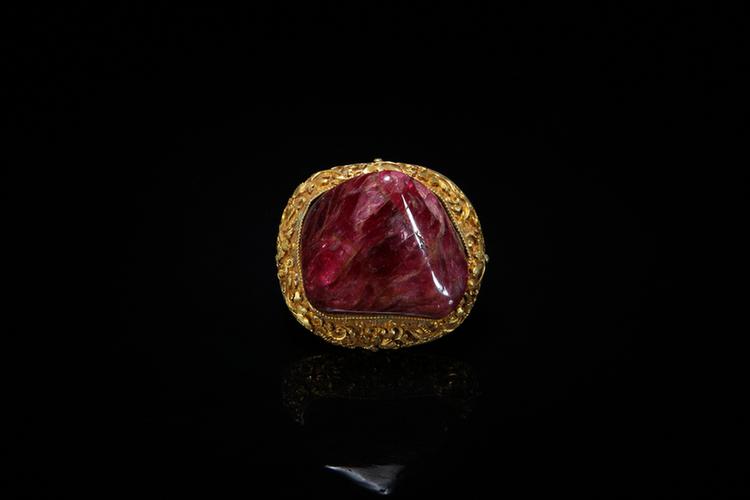 铜镀金镶红宝石带头