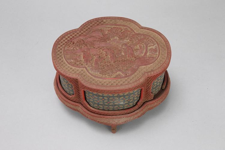 剔红山水人物图缠枝莲纹海棠式套盒