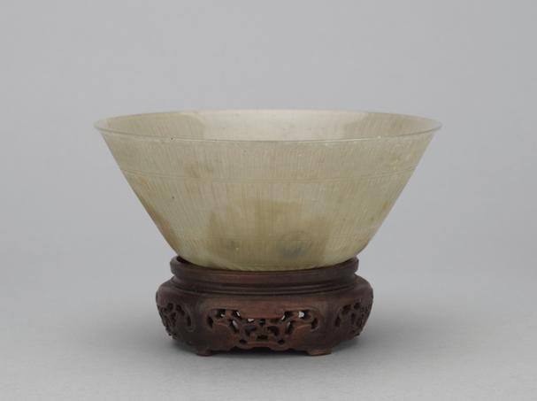 痕都斯坦青玉菊瓣式碗