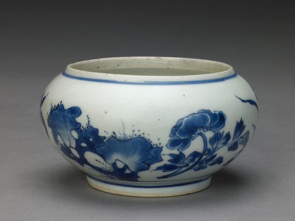 青花洞石花卉图钵式缸