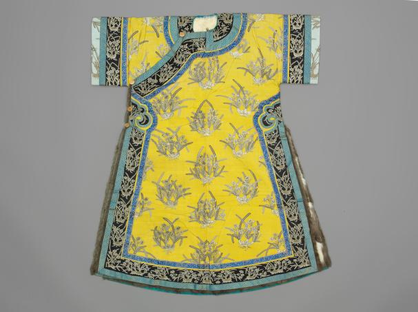 绛色喜字纹暗花绸上羊皮下灰鼠皮袍