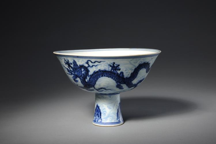 宣德款青花海水龙纹高足碗