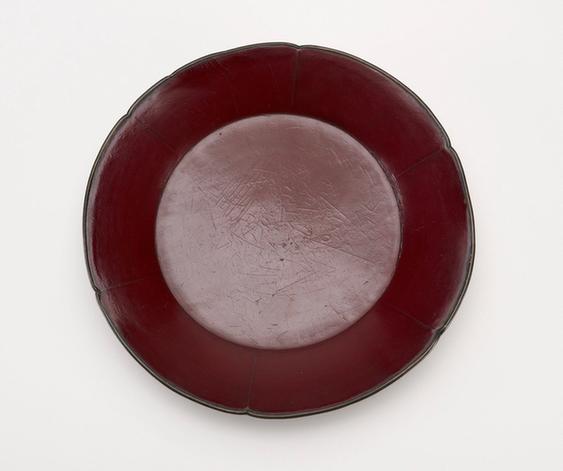 红釉碟