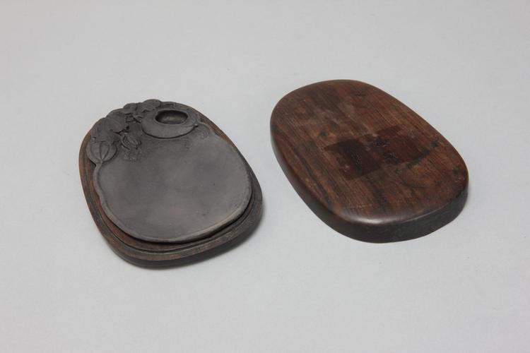 端石雕瓜藤随形砚